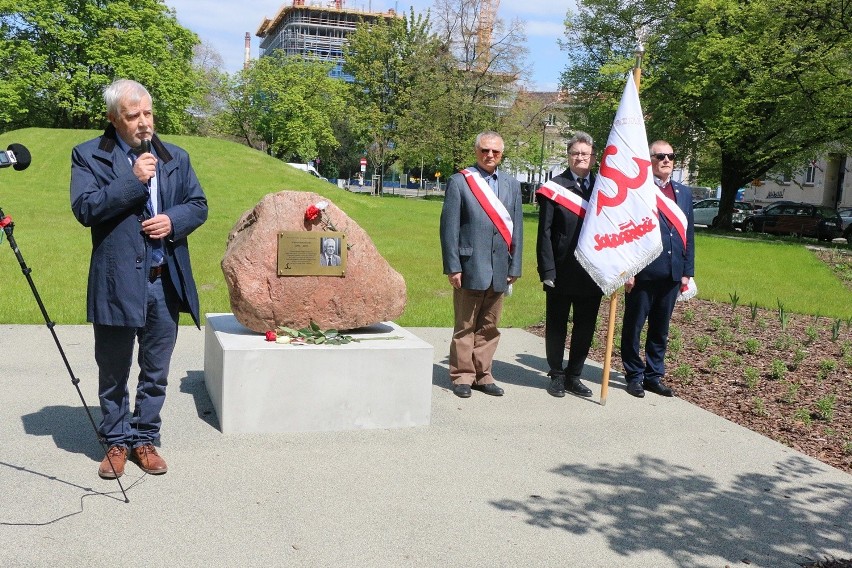 Członkowie stowarzyszenia "Solidarności Walczącej" zebrali...