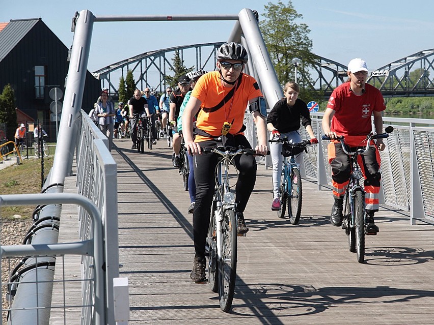 Michał Czepek poprowadził grupę 125 rowerzystów w 50 km...