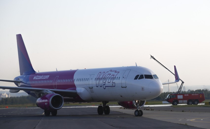 Lądowanie pierwszego samolotu Wizzair na trasie Oslo -...