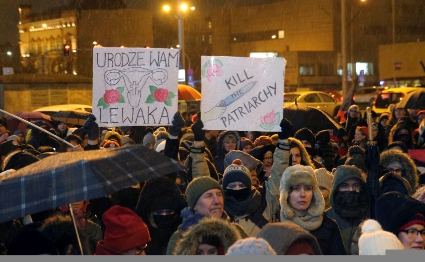 Czarna Środa we Wrocławiu. Protest w Rynku i pod biurami poselskimi 