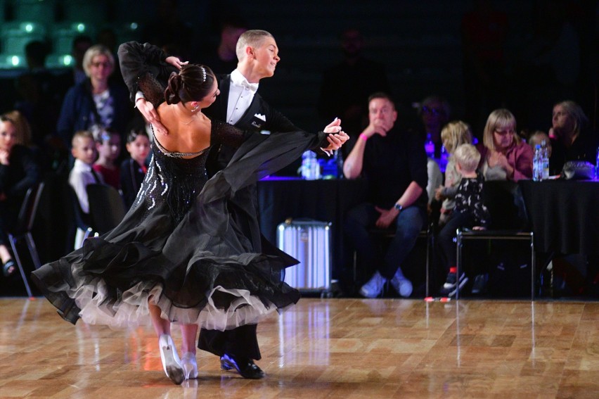 Trwa Radom Freedom Dance Festival 2022. Królują tańce standardowe i latynoamerykańskie. Zobacz zdjęcia i film