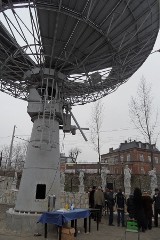 Częstochowa: Postawili ogromny radioteleskop przy rondzie [ZDJĘCIA, WIDEO]