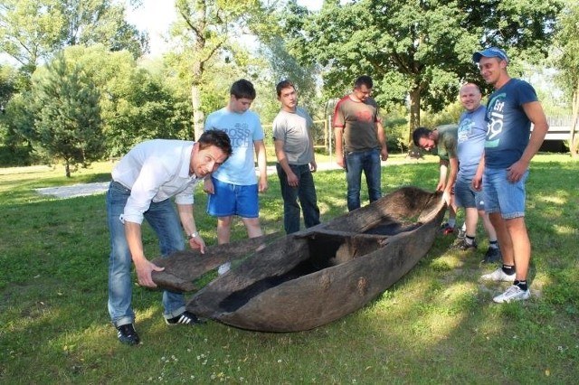 Tak w lipcu 2014 roku prezentował się zabytkowy kajak wyłowiony przez mieszkańców Staniszcz Małych.