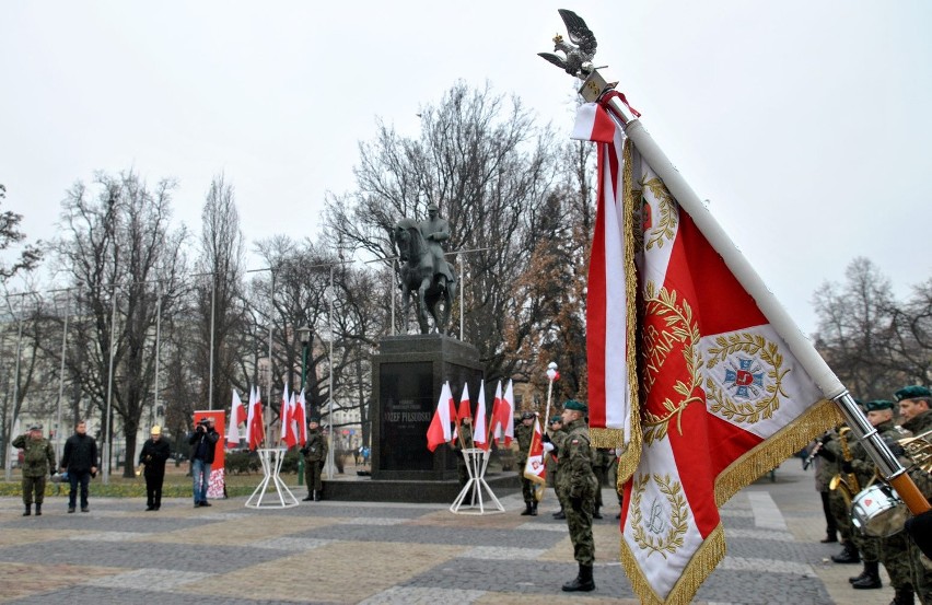 Urodziny Marszałka Piłsudskiego na pl. Litewskim (ZDJĘCIA)