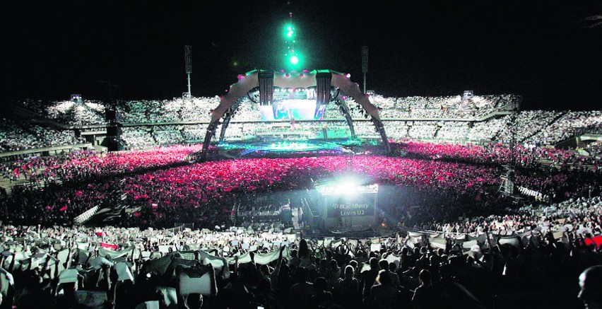 Stadion Śląski to nie tylko sport. Pamiętacie wielką biało-czerwoną flagę dla U2