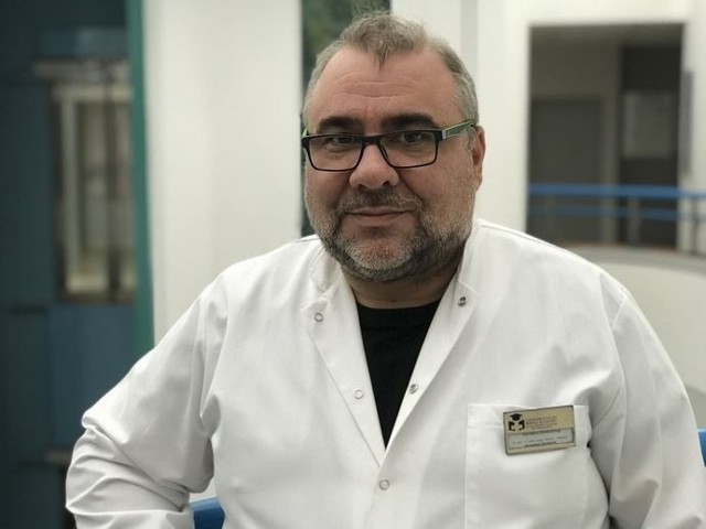 Prof. Jarosław Drobnik, naczelny epidemiolog Uniwersyteckiego Szpitala Klinicznego we Wrocławiu ostrzega przed miksem różnych wariantów koronawirusa.