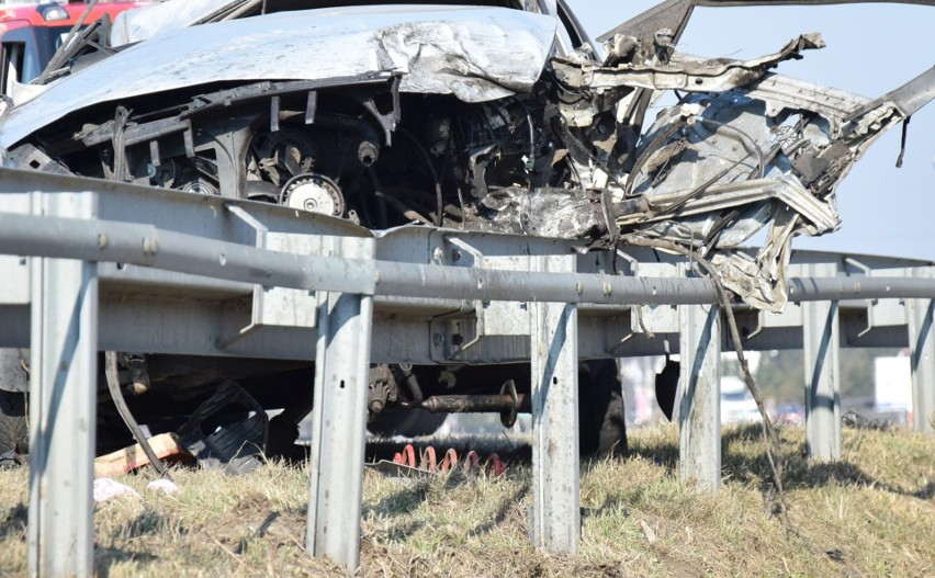 Wypadek w Zabrodziu z udziałem pięciu samochodów, są ranni. 17.03.2022