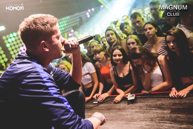 Raper Tymek, czyli Tymoteusz Bucki z Gliwic, dał koncert w Magnum Club w Wachowie. Twórca przeboju dyskotek i klubów „Język ciała", przyciągnął do klubu pod Olesnem tłumy publiczności.