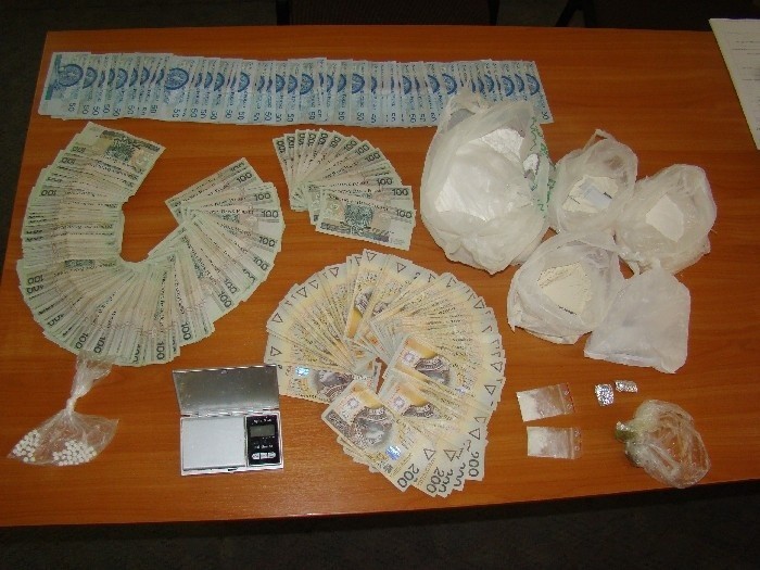 Ostrołęccy policjanci przejęli dwa kilo kokainy! Przeczytaj u kogo ją znaleźli (zdjęcia)