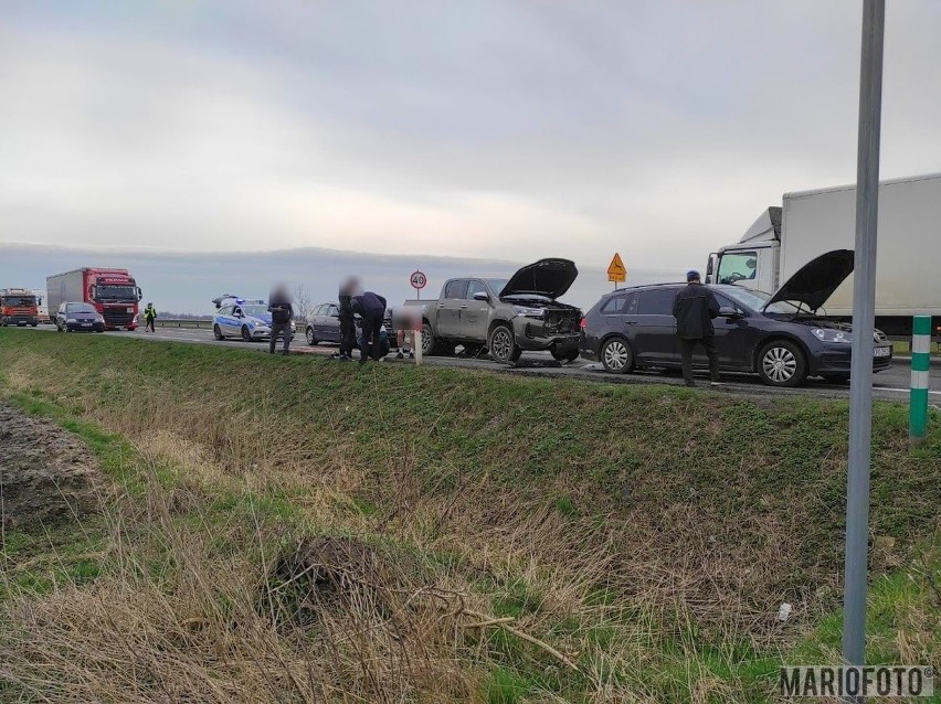 Zderzenie 3 samochodów na obwodnicy Opola. Pojazdami podróżowało 5 osób