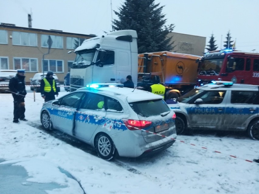 Śmiertelny wypadek w Trąbkach Wielkich. Samochód ciężarowy potrącił 8-letnią  dziewczynkę