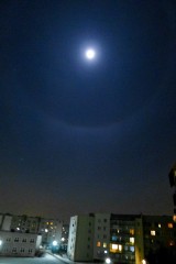 Duże halo wokół Księżyca nad Białymstokiem