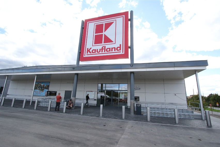 Od 1 marca pensja kasjera-sprzedawcy w Kaufland wynosi od...