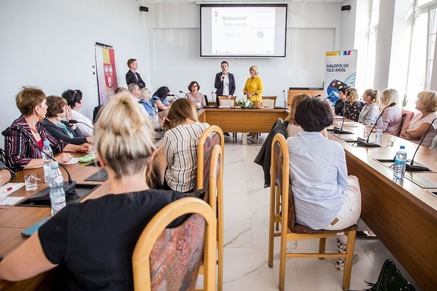 Małopolska. Pomocna dłoń zawsze przy Tobie. Zapisz się do projektu Tele-Anioł 