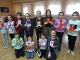 Warsztaty walentynkowe w gminie Łagów. Dzieci czytały książki i projektowały kartki [ZDJĘCIA]