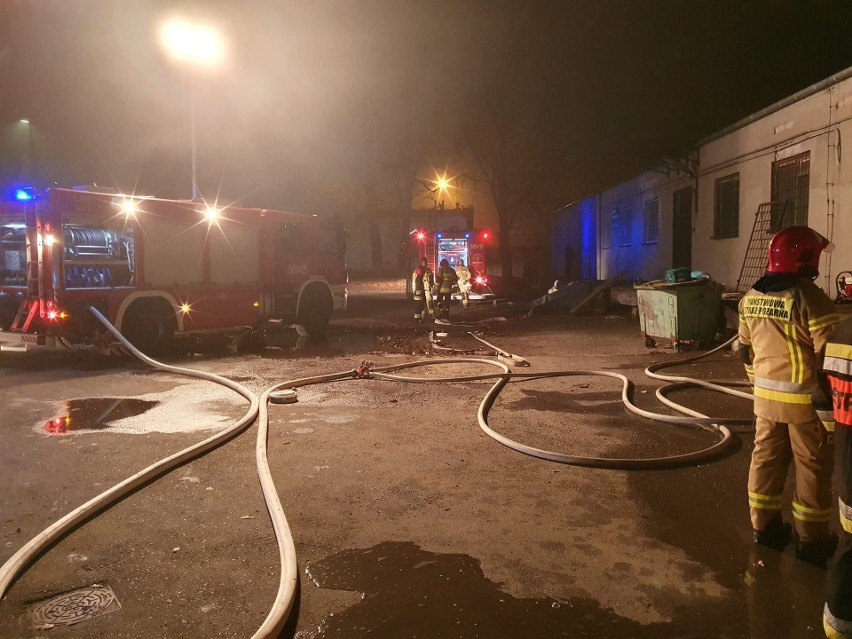 Pożar hali magazynowej przy ul. Dęblińskiej w Puławach