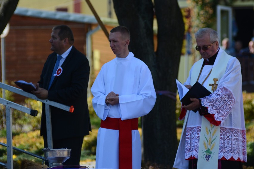 Odsłonięcie pomnika w Ożarowie