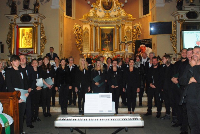 Na jubileuszowy koncert chóry zaprosiły nakielan do kościoła pw. św. Wawrzyńca. Długo nie milkły brawa.