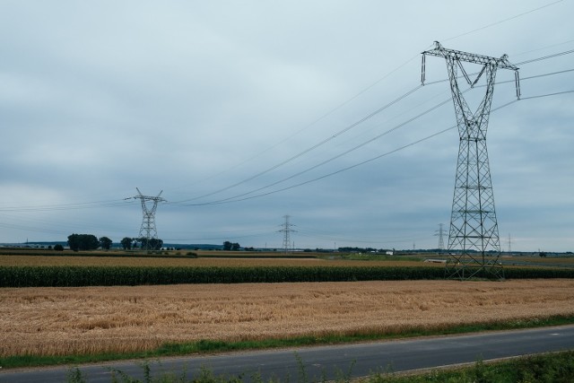 Enea i Energa zapowiedziały kolejne przerwy w dostawie prądu w regionie.