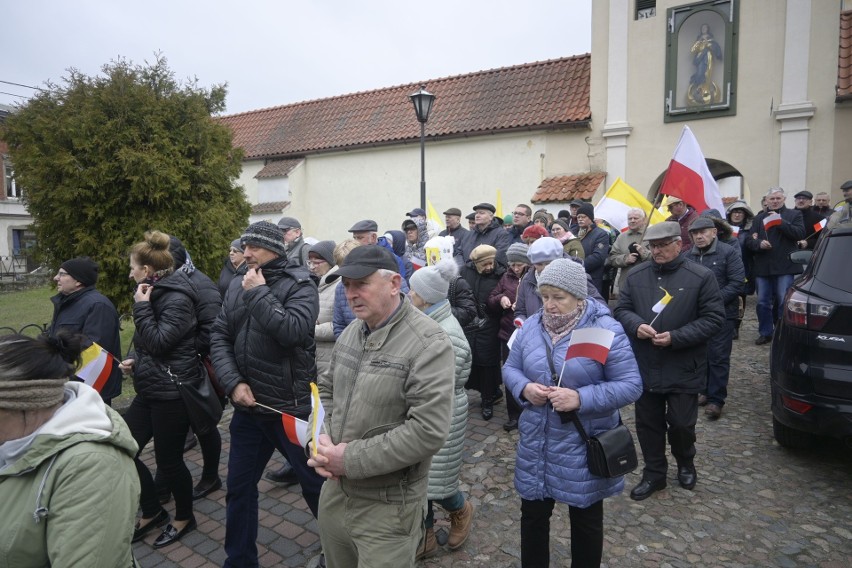 Marsz w obronie Jana Pawła II w Świeciu. "Dużo zawdzięczamy papieżowi" [zdjęcia]