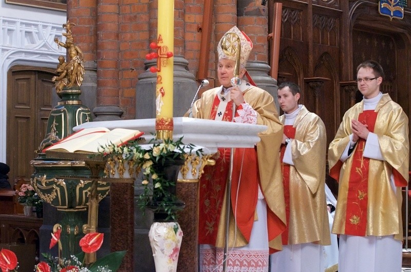 Po Mszy abp. Ozorowski zasiadł do śniadania wielkanocnego z...