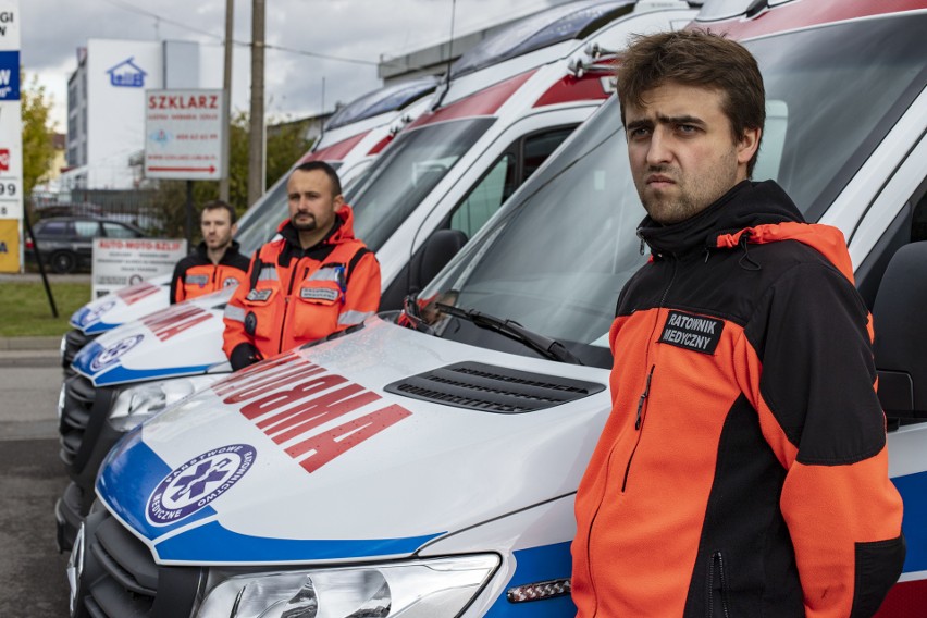 Pogotowie Ratunkowe zakupiło pięć nowych ambulansów. Zastąpią one wysłużone karetki [ZDJĘCIA]
