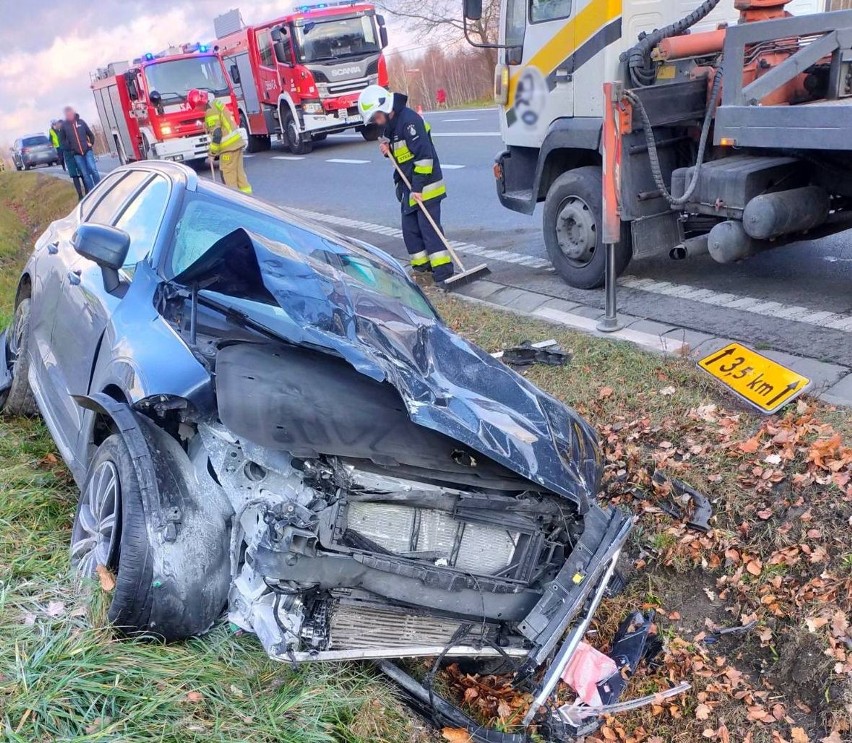 Wypadek w Jaworniku w powiecie strzyżowskim. Na DK 19 zderzyły się dwa samochody. Jedna osoba zginęła!