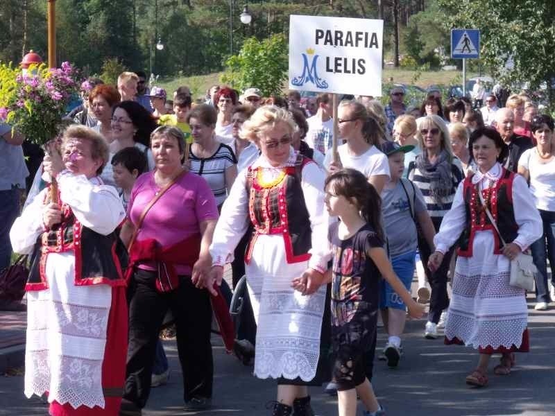 Dzisiaj do sanktuarium Matki Bożej Dąbrowskiej przybyły...