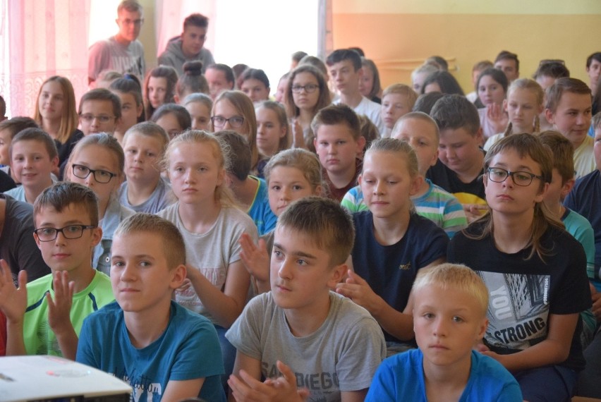 Podróżniczy Dzień Dziecka w szkole w Rudzie Malenieckiej. Gościem była Marzena Kądziela