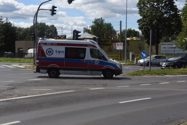 W wyniku zdarzenia poszkodowany doznał m.in. złamań rąk oraz ran nóg.