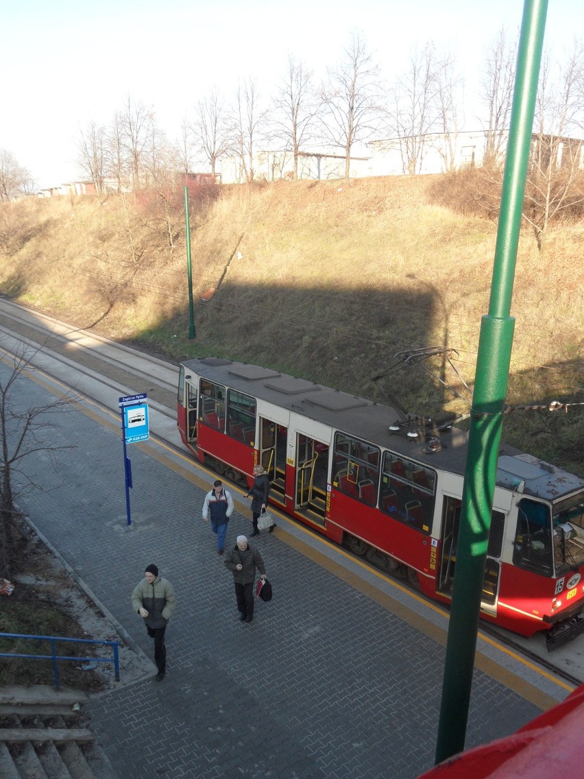 Linia tramwajowa nr 15 jest już otwarta. Prace drogowe potrwają półtora miesiąca [ZDJĘCIA]