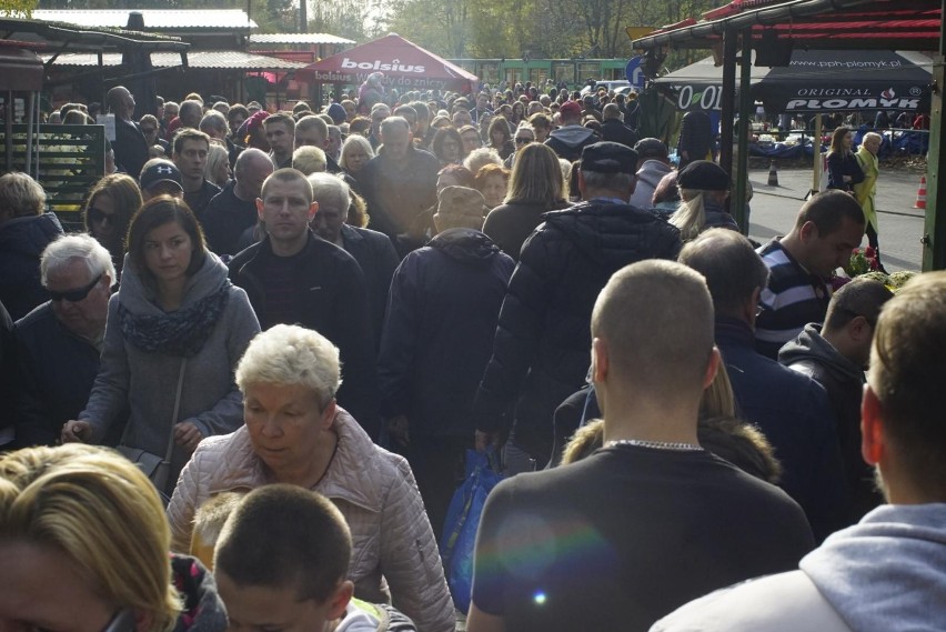 Jak wygląda ruch przy cmentarzach w Poznaniu?