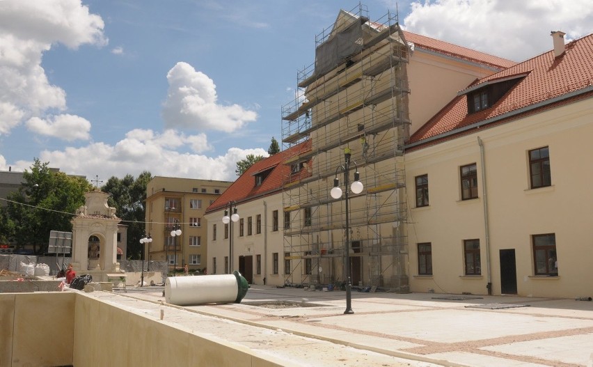 Centrum Kultury przy ul. Peowiaków już bez ogrodzenia. Otwarcie we wrześniu