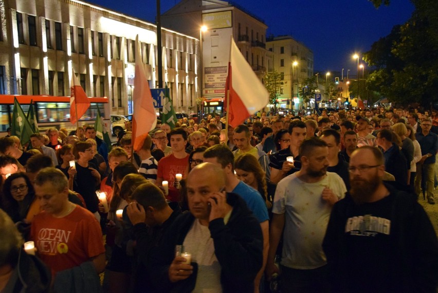 Kolejny "Łańcuch światła" w Lublinie. Protestowało około tysiąca osób [ZDJĘCIA]