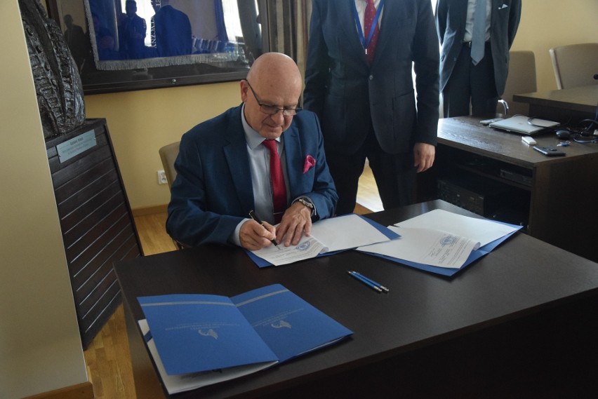 Uniwersytet Technologiczno-Humanistyczny w Radomiu podpisał umowę o współpracę z uczelnią z Kazachstanu