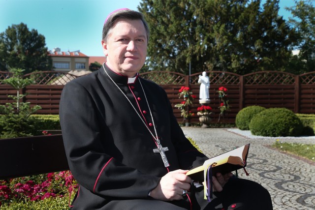 Abp Józef Kupny, metropolita wrocławski, zaprasza do wspólnej modlitwy wszystkich pracujących.