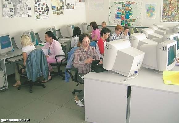 Z kursów komputerowych skorzystały bezrobotne mieszkanki powiatu słubickiego (fot. Archiwum fundacji)