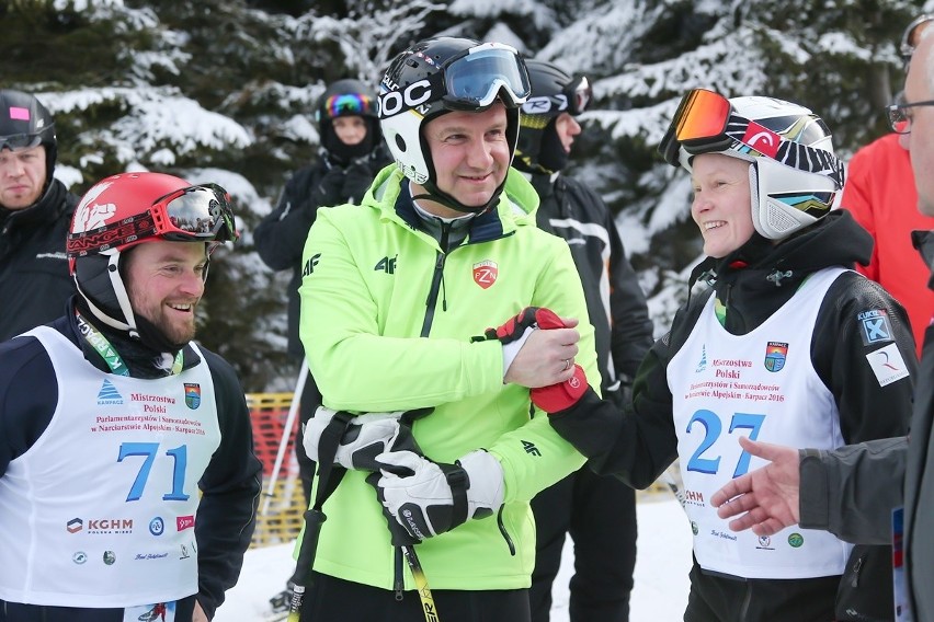 Prezydent Andrzej Duda na nartach w Karpaczu