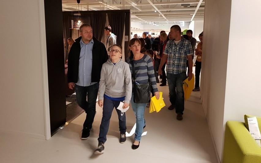 Otwarcie Ikei w Lublinie. Pierwsi klienci czekali w kolejce do wejścia (ZDJĘCIA, WIDEO)