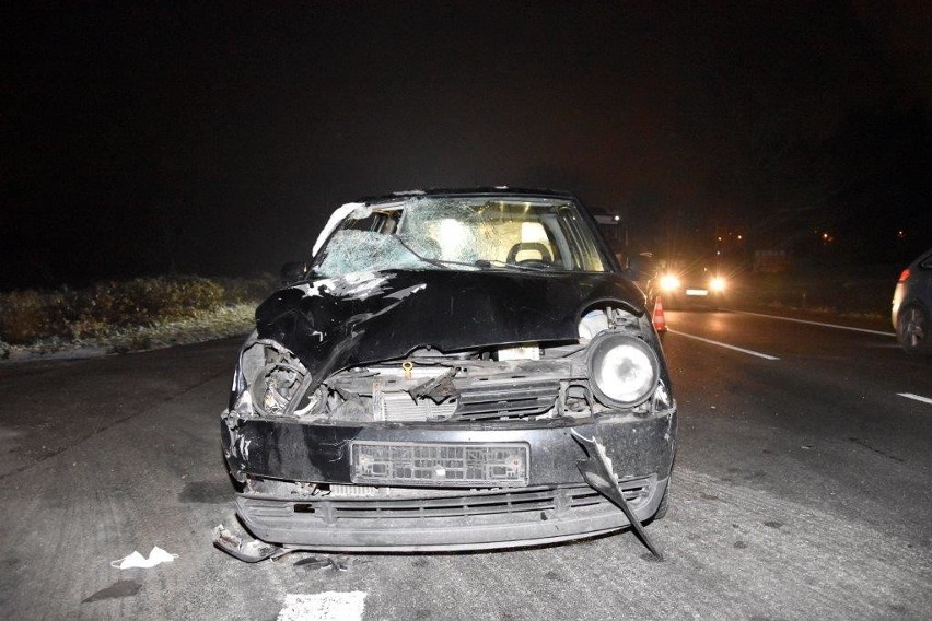 Tragiczny wypadek w Pogórskiej Woli. Na DK 94 samochód śmiertelnie potrącił 52-letnią kobietę