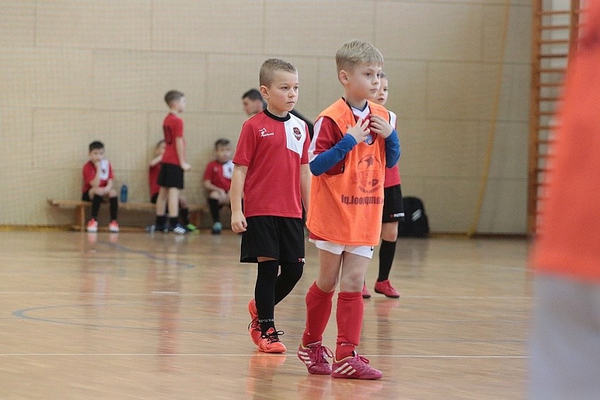 Młodzi piłkarze grali w Olszewie-Borkach [WIDEO, ZDJĘCIA]