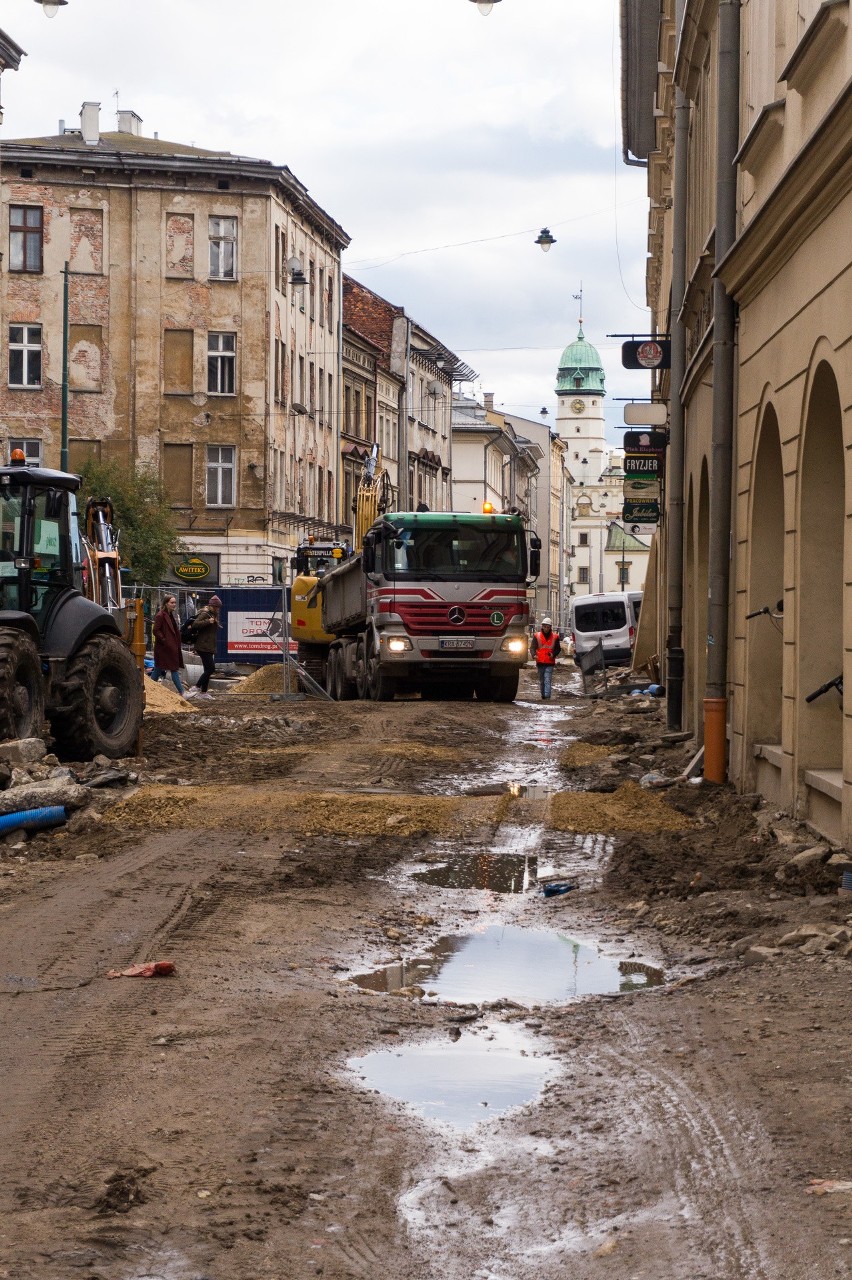 - Głębokość prac związanych z wykonaniem drogi i torowiska...