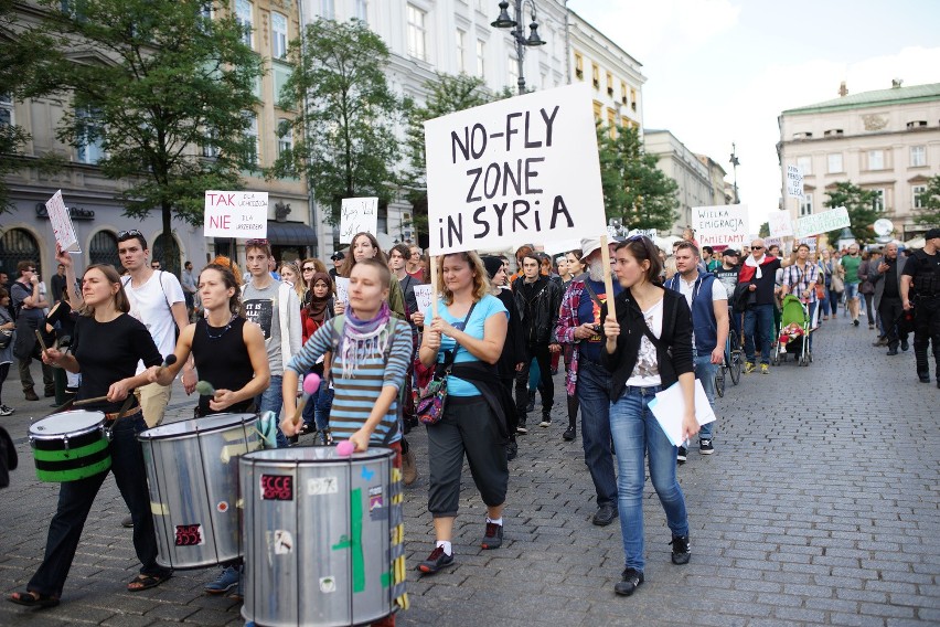 Kraków. "Chcę Arabkę za sąsiadkę" - demonstracja poparcia dla uchodźców [WIDEO, ZDJĘCIA]