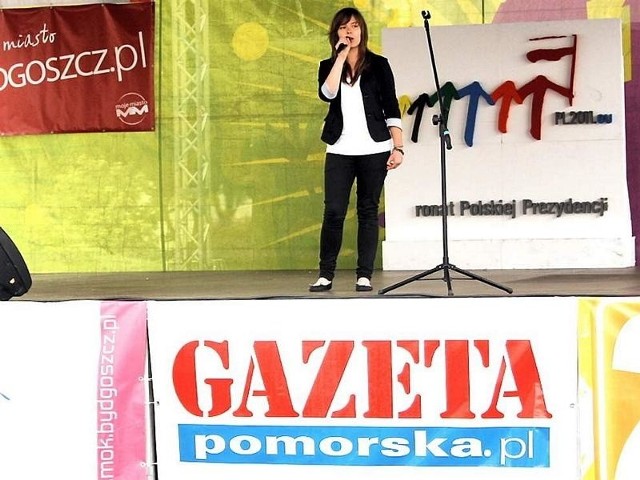 Roksana zaprezentowała się w utworach "Deszcz w Cisnej&#8221; i "Serca gwiazd&#8221;