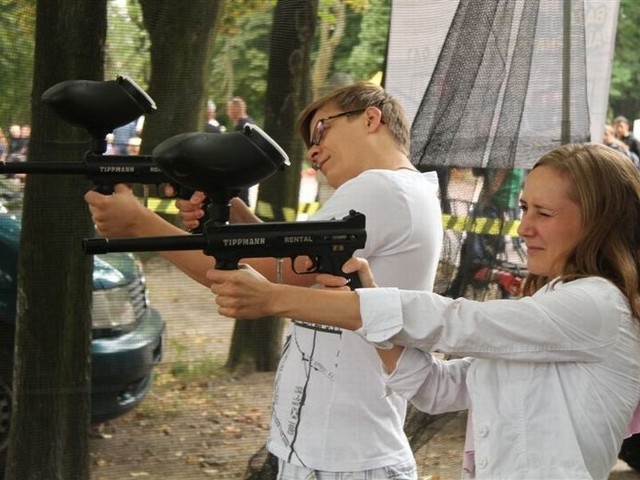 Z zaproszenia do zabawy skorzystali Agnieszka i Łukasz Rutynowie, strzelanie bardzo się im spodobało.