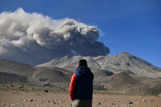 Erupcja wulkanu Ubinas, której towarzyszyła emisja popiołu i gazu sprawiła, że rząd peruwiański ogłosił stan wyjątkowy na 60 dni.