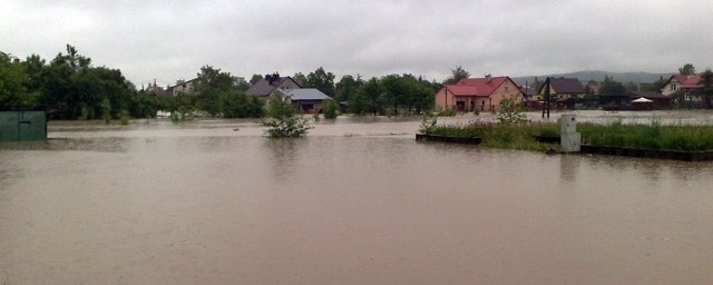 W Rzeszowie woda zalała Słocinę. Trwa tam ewakuacja mieszkańców.