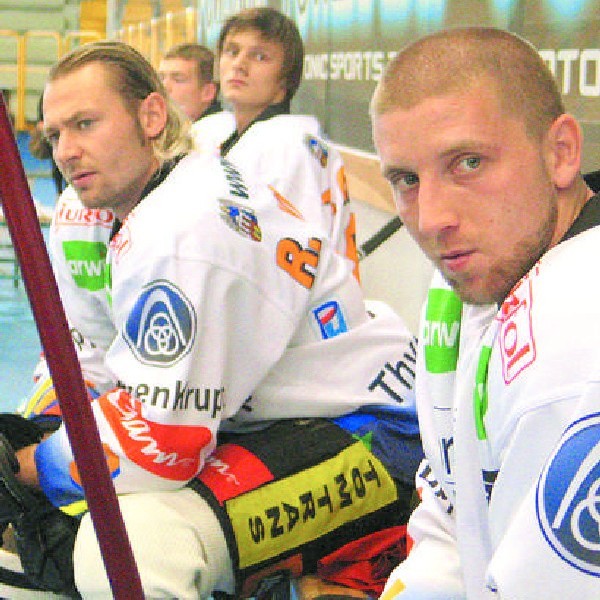 Oni mieli poprowadzić toruński zespół do sukcesów. Tymczasem Peter Hurtaj (z prawej) już został wyrzucony z TKH, a Rudolf Vercik (z lewej) z meczu na mecz jest coraz słabszy.