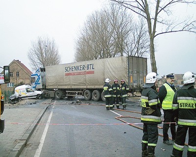 W marcu na drodze Deszczno - Brzozowiec czołowo zderzyły się tir i citroen berlingo. Kierowca tego ostatniego zginął. W karambolu uczestniczyły cztery auta. Przyczyną wypadku była nadmierna prędkość.