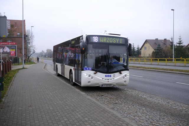 W związku z zbliżającymi się Świętami Bożego Narodzenia i Nowego Roku, Miejski Zakład Komunikacji w Toruniu przedstawił zmiany w komunikacji miejskiej.24 grudnia 2017 r. (niedziela – Wigilia) - Ruch tramwajowy i autobusowy według rozkładów jazdy obowiązujących w niedziele.Zobacz także: Poznaj symbolikę świątecznych ozdóbTramwaje i autobusy dzienne kursują do około godz. 19:00 - nie będą wykonane kursy oznaczone w rozkładach jazdy literą „a”.NowosciTorun